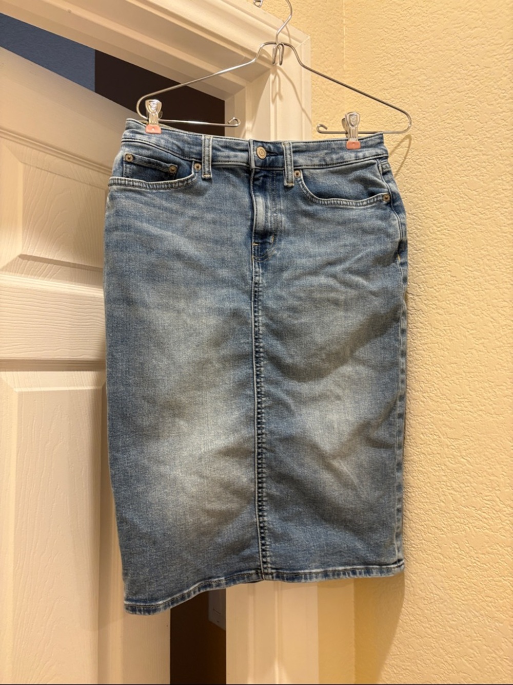 Ralph Lauren Light Blue Denim Pencil Skirt, size 2